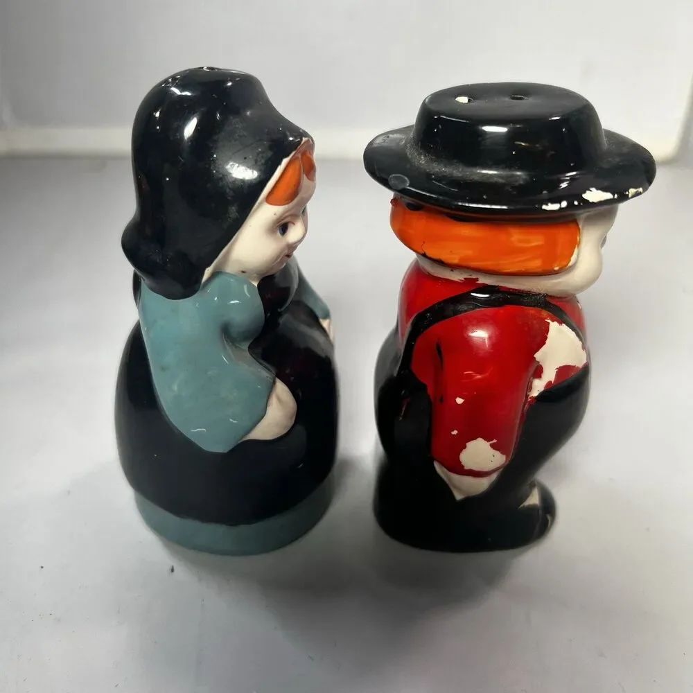 Vintage Amish Couple Salt and Pepper Shakers Pennsylvania USA